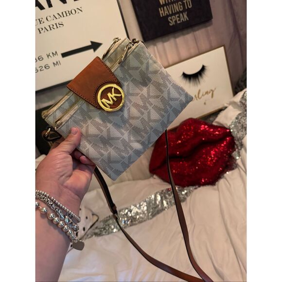 Michael Kors mk tan/white Fulton pebble leather crossbody bag/purse/pocketbook - Picture 5 of 10